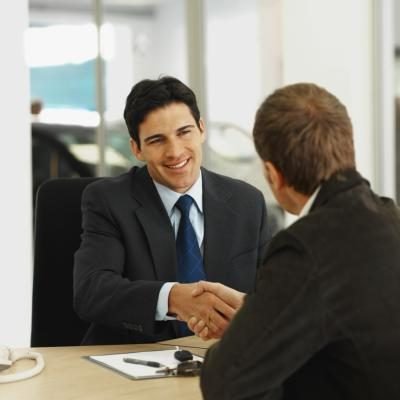 مطلوب موظفين مبيعات للعمل داخل معرض