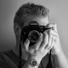 مطلوب مصور للعمل ويرحب بطلاب الجامعات