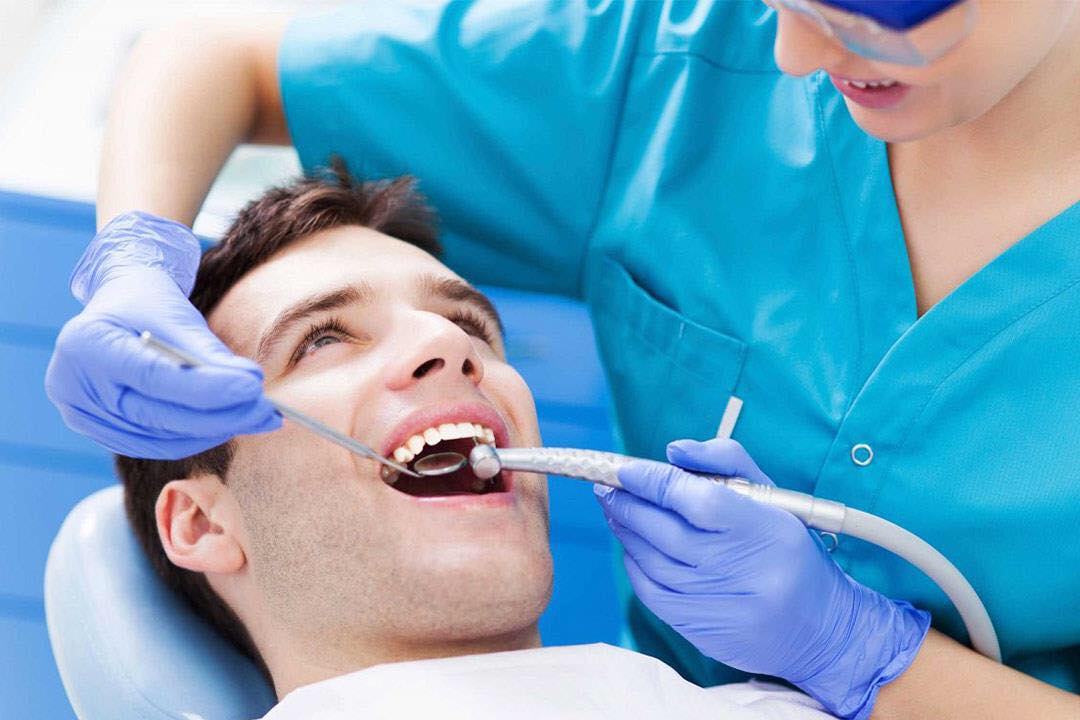 مركز اسنان في الجاردنز بحاجة لاطباء اسنان للعمل